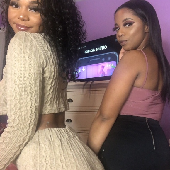 Welcome to my Cinn’s closet 💗 - Picture 3 of 3